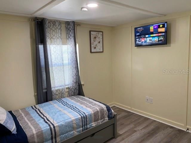 На продажу: $185,000 (2 спален, 1 ванн, 834 Квадратных фут)