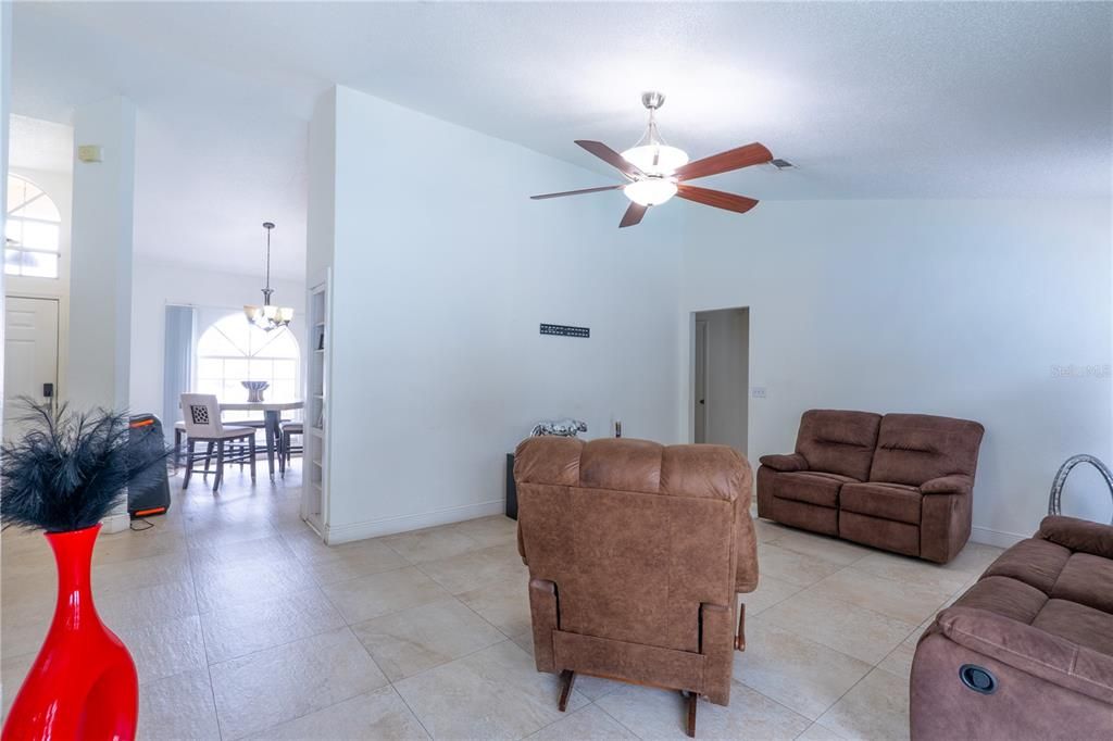 For Sale: $380,000 (4 beds, 2 baths, 1604 Square Feet)