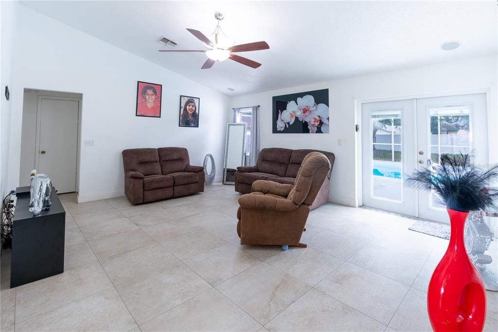For Sale: $380,000 (4 beds, 2 baths, 1604 Square Feet)
