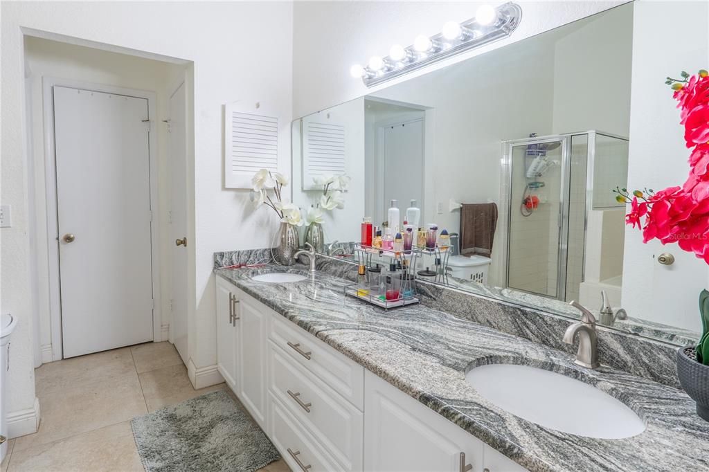 For Sale: $380,000 (4 beds, 2 baths, 1604 Square Feet)