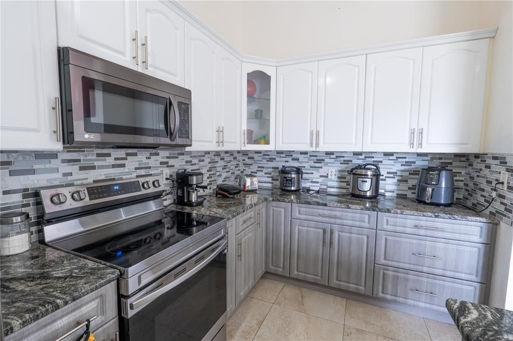 For Sale: $380,000 (4 beds, 2 baths, 1604 Square Feet)