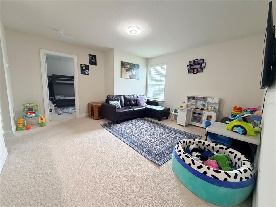 В аренду: $2,800 (5 спален, 3 ванн, 2380 Квадратных фут)