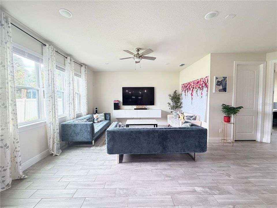 В аренду: $2,800 (5 спален, 3 ванн, 2380 Квадратных фут)