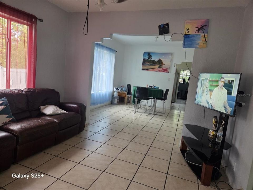 На продажу: $195,000 (2 спален, 1 ванн, 972 Квадратных фут)
