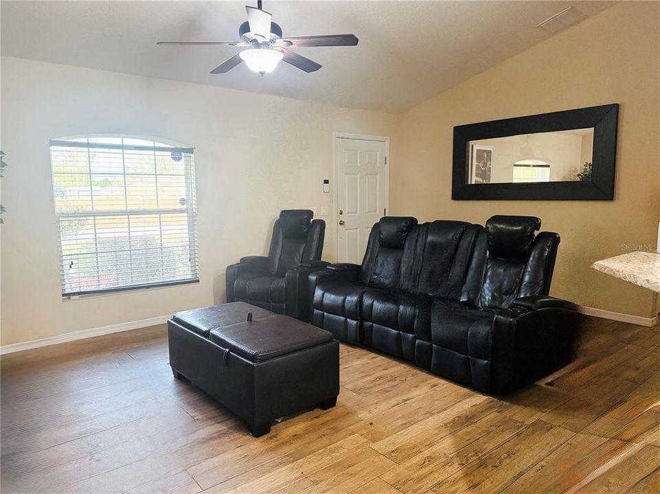 En Venta: $279,000 (3 camas, 2 baños, 1252 Pies cuadrados)