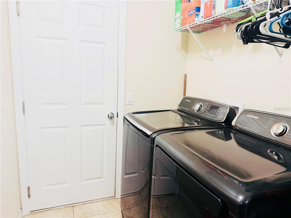 En Venta: $279,000 (3 camas, 2 baños, 1252 Pies cuadrados)