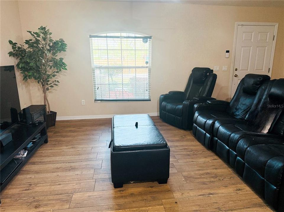 En Venta: $279,000 (3 camas, 2 baños, 1252 Pies cuadrados)