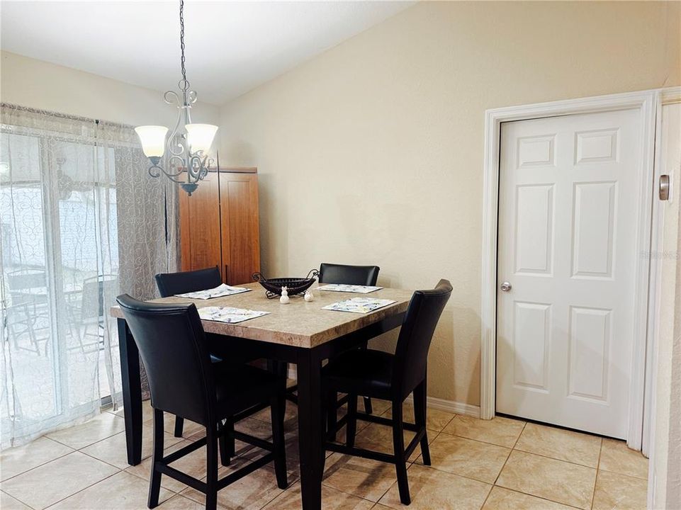 En Venta: $279,000 (3 camas, 2 baños, 1252 Pies cuadrados)