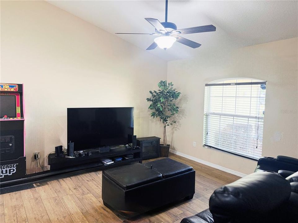 En Venta: $279,000 (3 camas, 2 baños, 1252 Pies cuadrados)