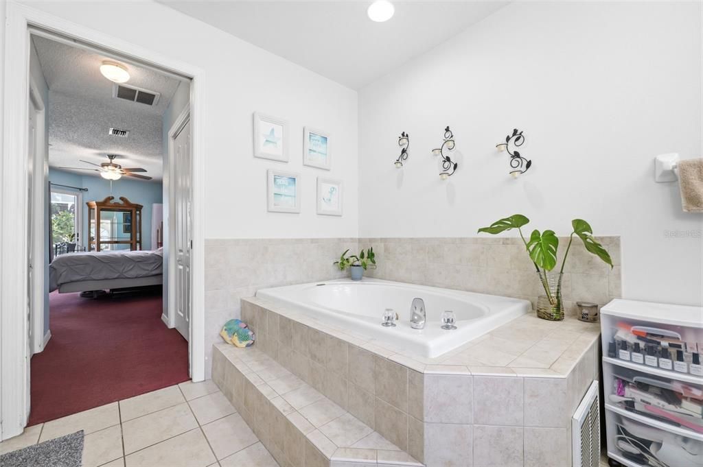 For Sale: $315,000 (3 beds, 2 baths, 1576 Square Feet)