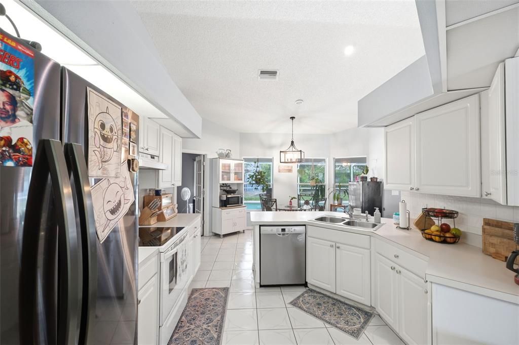 For Sale: $315,000 (3 beds, 2 baths, 1576 Square Feet)