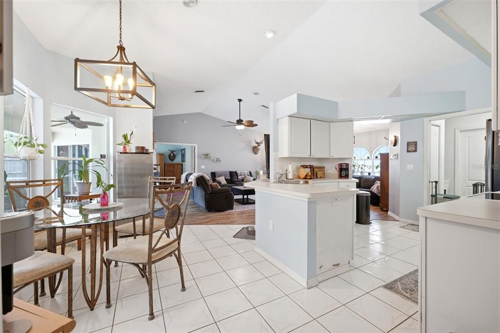 For Sale: $315,000 (3 beds, 2 baths, 1576 Square Feet)