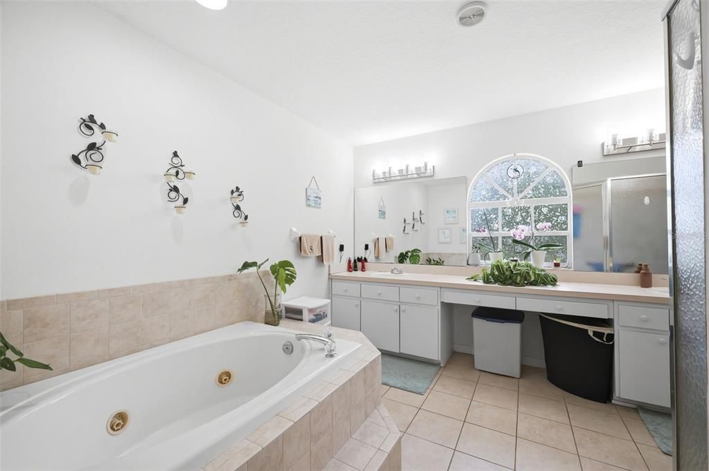 For Sale: $315,000 (3 beds, 2 baths, 1576 Square Feet)