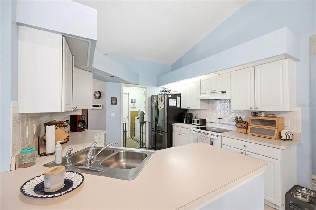 For Sale: $315,000 (3 beds, 2 baths, 1576 Square Feet)