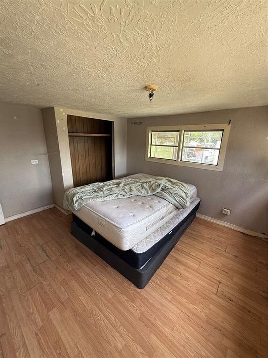 На продажу: $59,900 (2 спален, 1 ванн, 690 Квадратных фут)