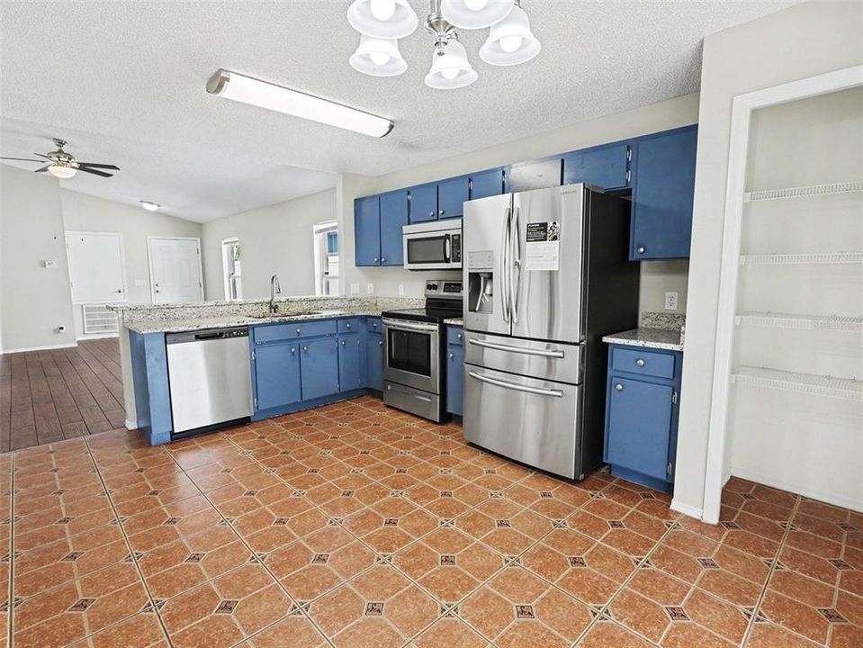 For Sale: $314,900 (3 beds, 2 baths, 1291 Square Feet)