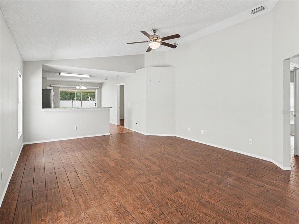 For Sale: $314,900 (3 beds, 2 baths, 1291 Square Feet)