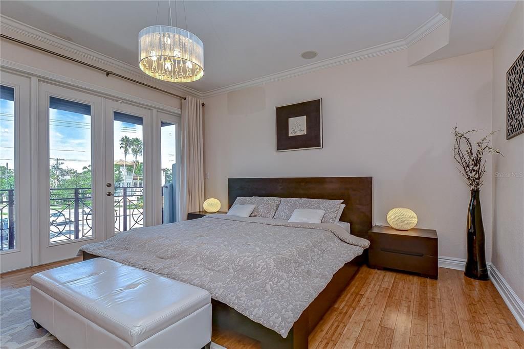For Rent: $5,995 (4 beds, 3 baths, 2800 Square Feet)