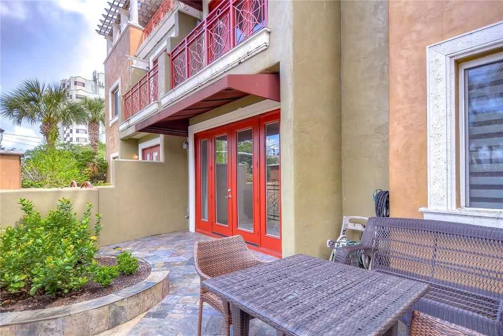 For Rent: $5,995 (4 beds, 3 baths, 2800 Square Feet)