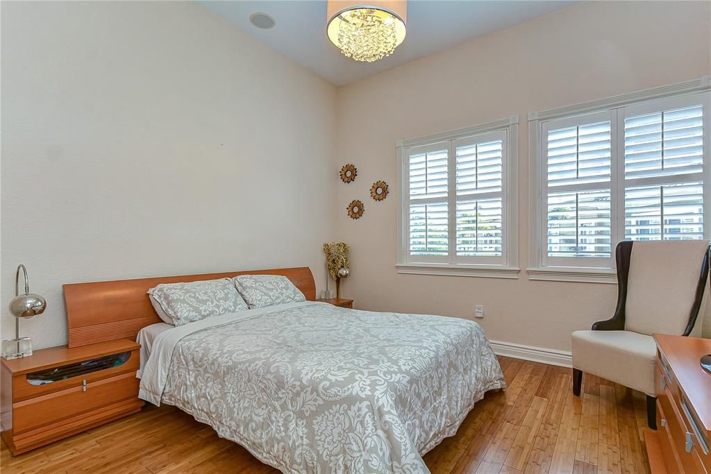 For Rent: $5,995 (4 beds, 3 baths, 2800 Square Feet)