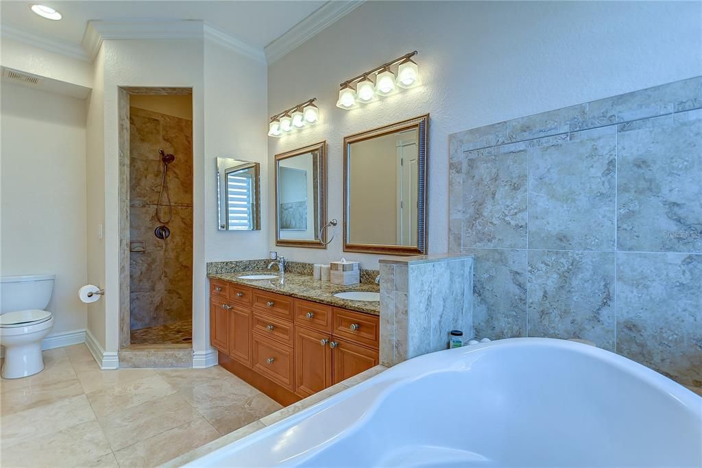 For Rent: $5,995 (4 beds, 3 baths, 2800 Square Feet)