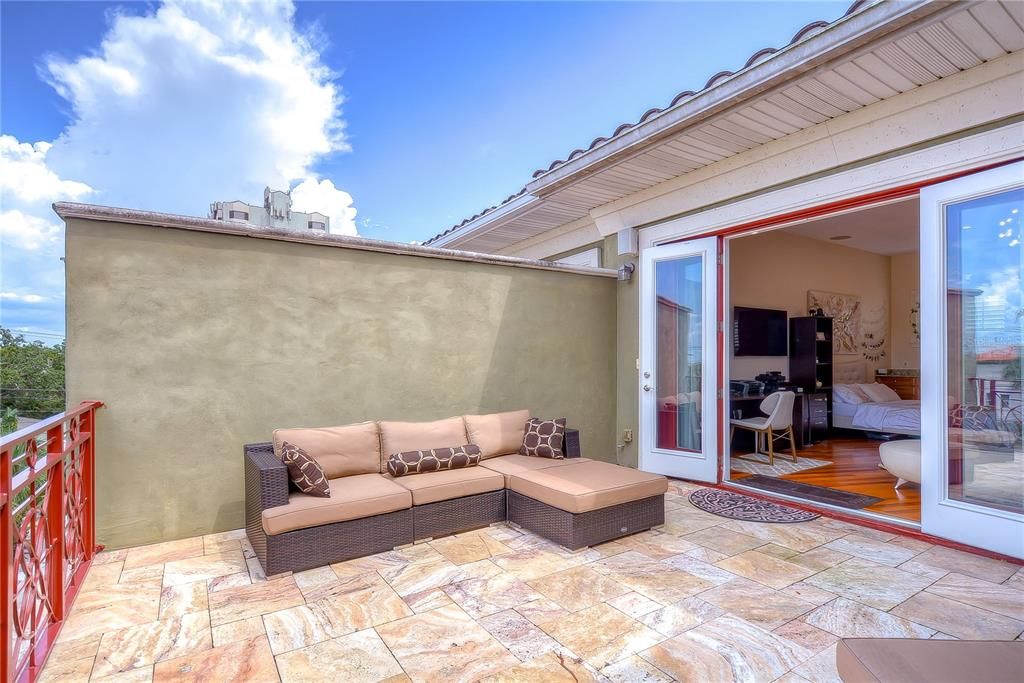 For Rent: $5,995 (4 beds, 3 baths, 2800 Square Feet)