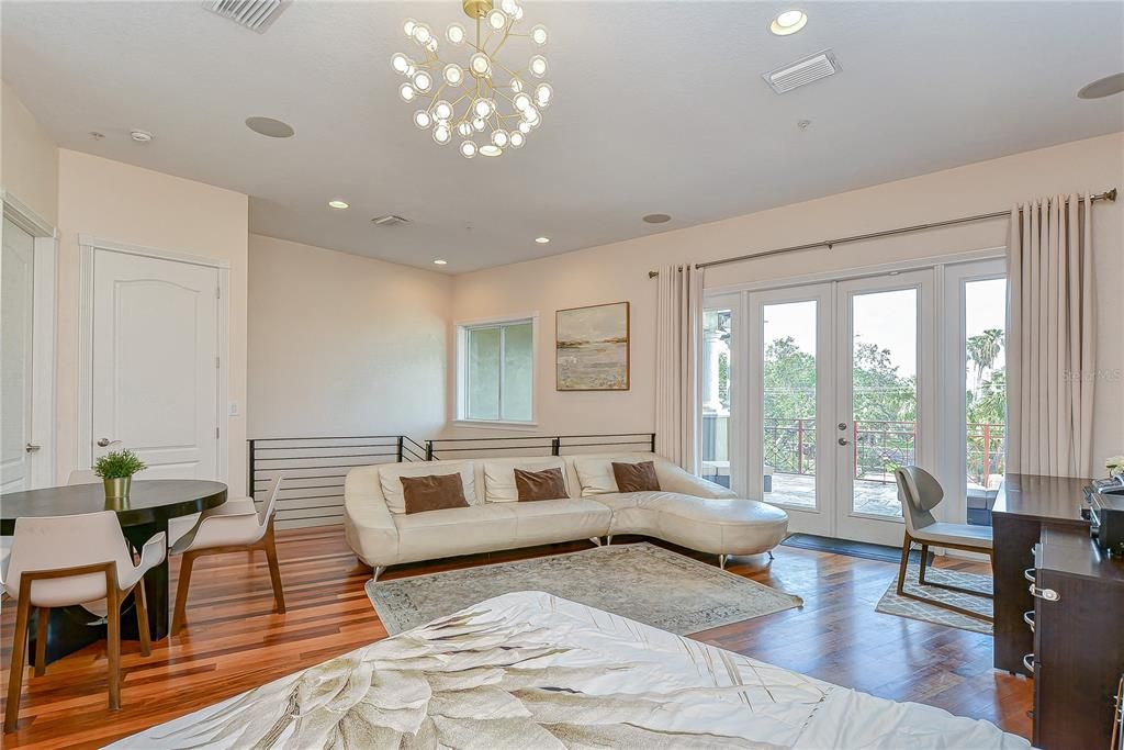 For Rent: $5,995 (4 beds, 3 baths, 2800 Square Feet)