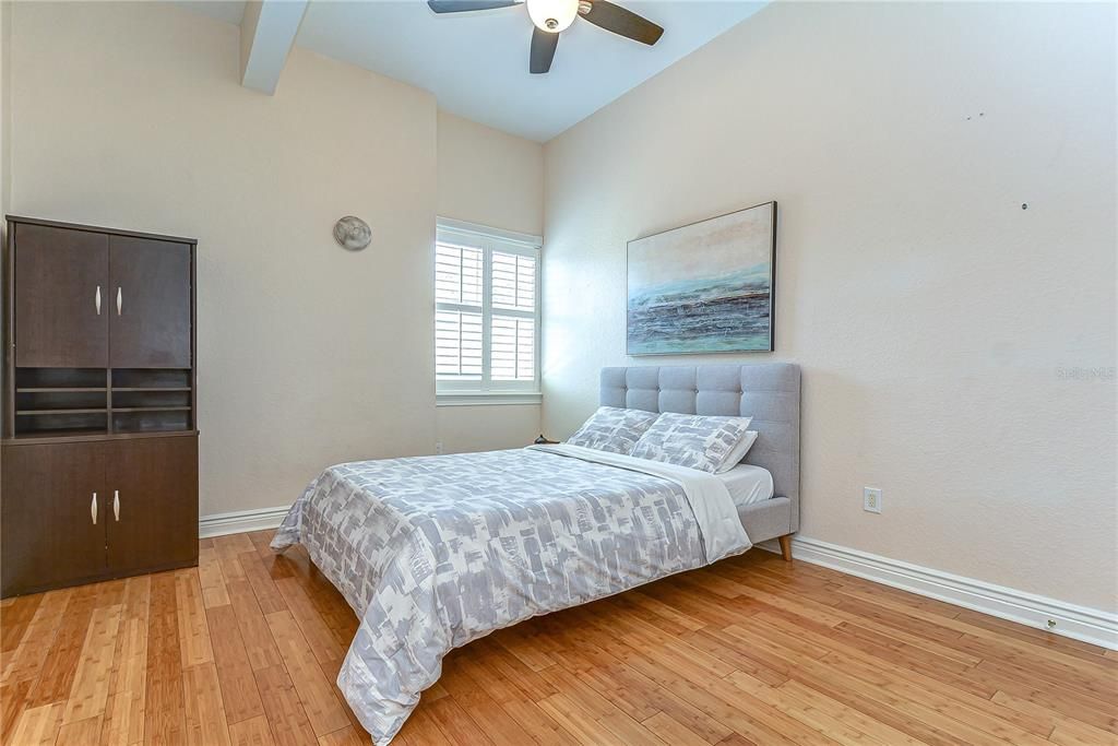For Rent: $5,995 (4 beds, 3 baths, 2800 Square Feet)