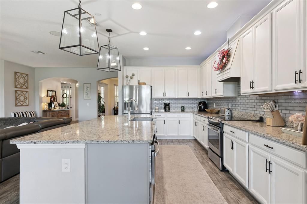For Sale: $759,000 (4 beds, 3 baths, 2736 Square Feet)