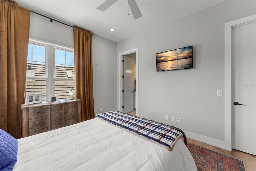 En Venta: $2,095,000 (5 camas, 4 baños, 3873 Pies cuadrados)