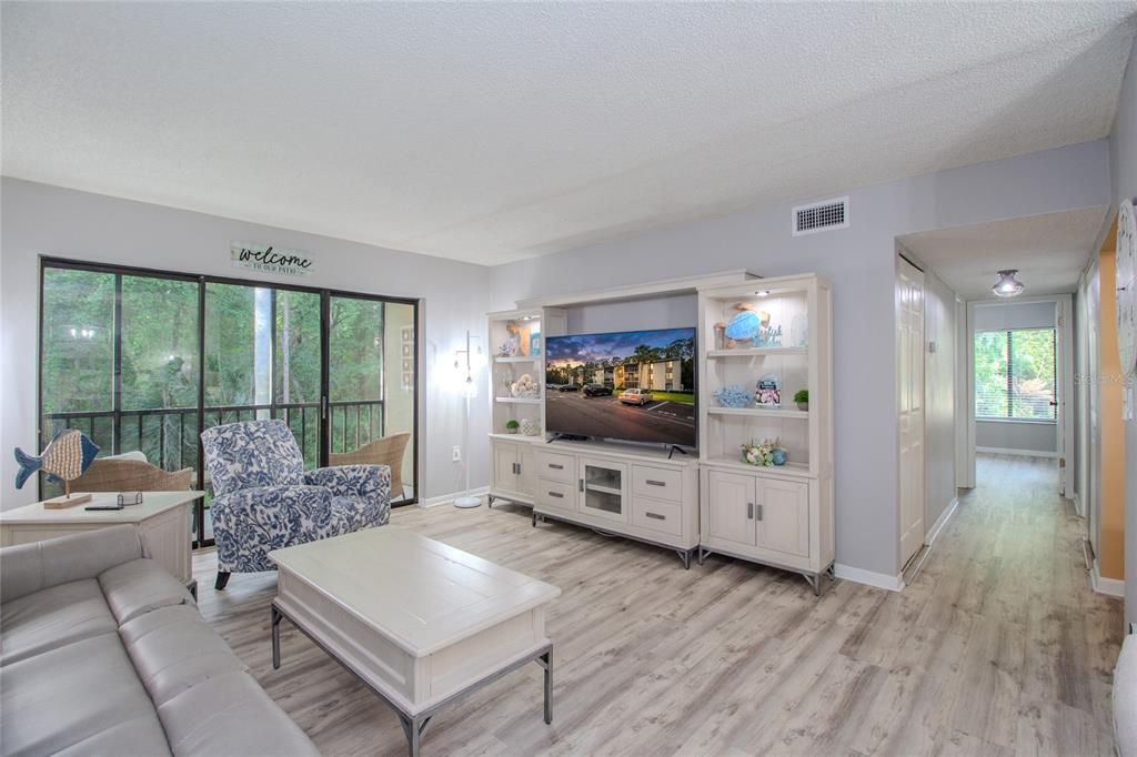 For Rent: $1,700 (2 beds, 2 baths, 979 Square Feet)