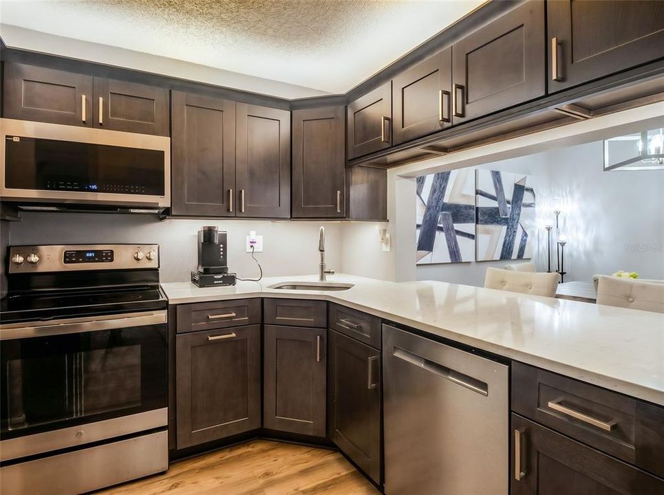 For Rent: $1,700 (2 beds, 2 baths, 979 Square Feet)