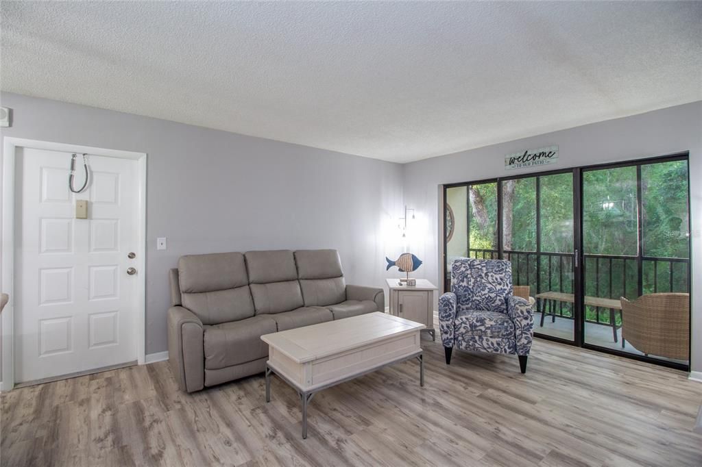 For Rent: $1,700 (2 beds, 2 baths, 979 Square Feet)