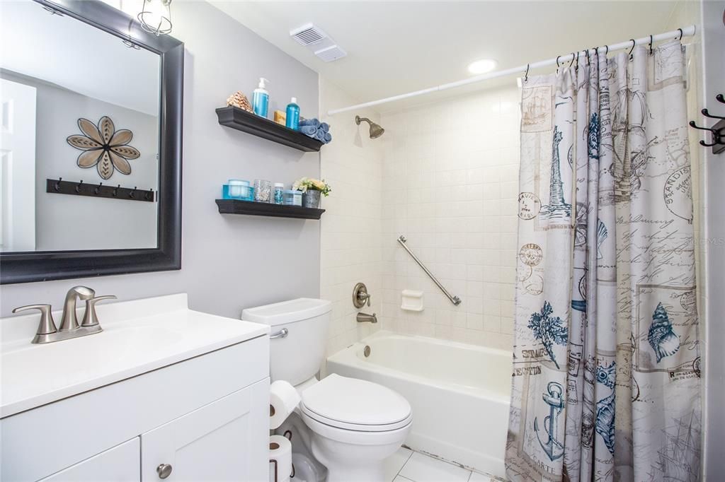 For Rent: $1,700 (2 beds, 2 baths, 979 Square Feet)
