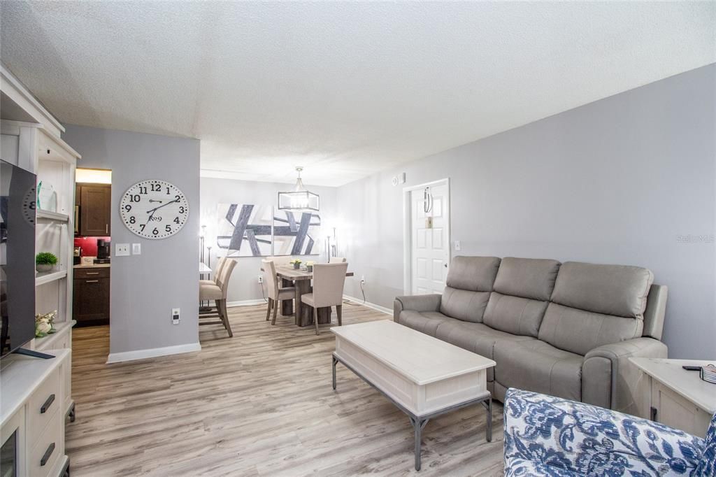 For Rent: $1,700 (2 beds, 2 baths, 979 Square Feet)