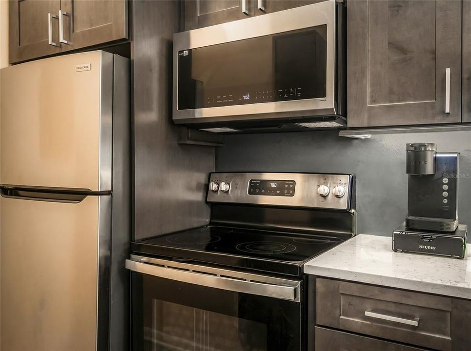 For Rent: $1,700 (2 beds, 2 baths, 979 Square Feet)