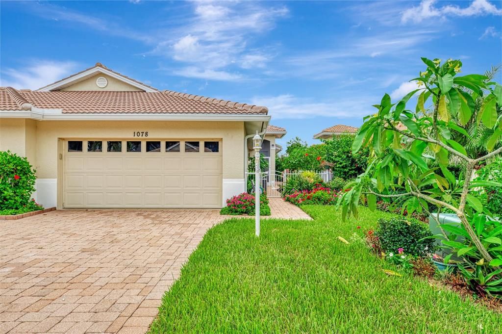 For Sale: $329,000 (2 beds, 2 baths, 1384 Square Feet)