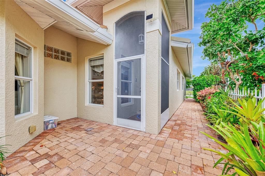 For Sale: $329,000 (2 beds, 2 baths, 1384 Square Feet)