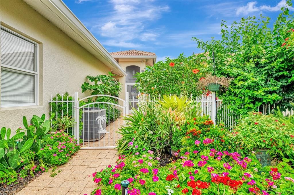 For Sale: $329,000 (2 beds, 2 baths, 1384 Square Feet)