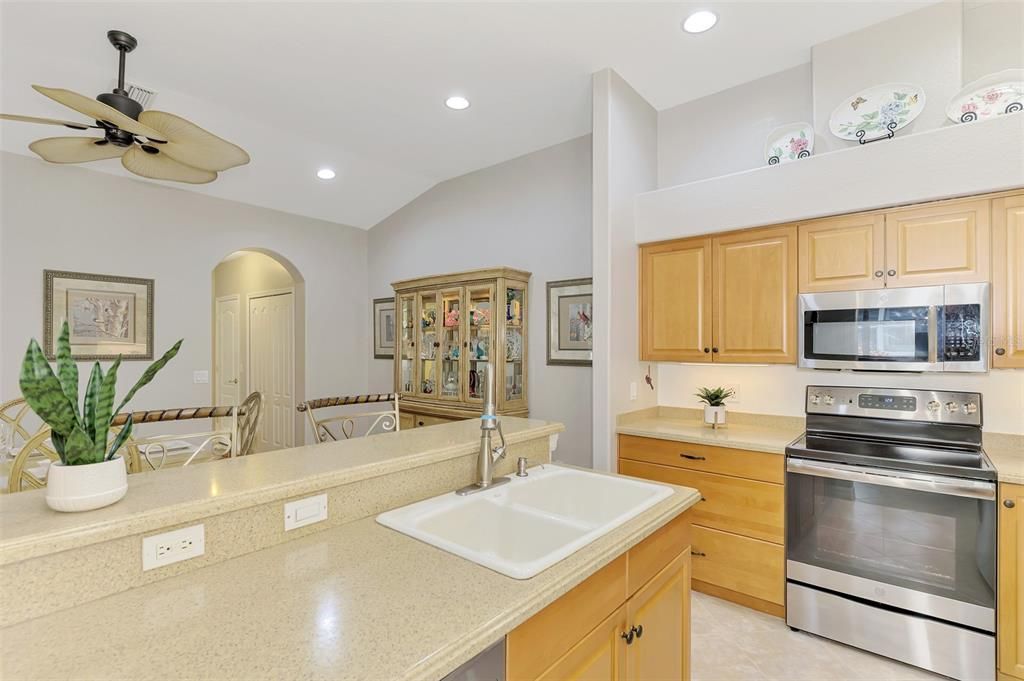 For Sale: $329,000 (2 beds, 2 baths, 1384 Square Feet)