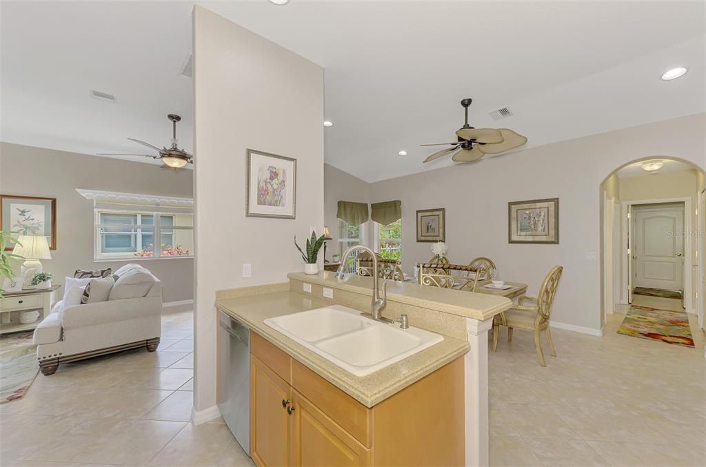 For Sale: $329,000 (2 beds, 2 baths, 1384 Square Feet)