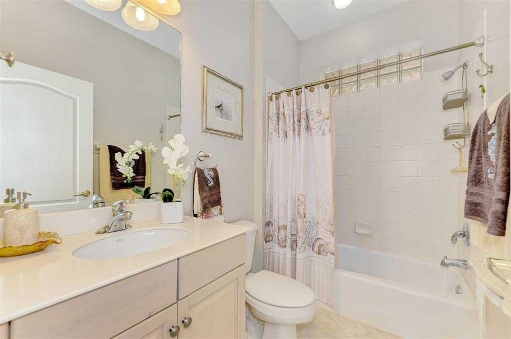 For Sale: $329,000 (2 beds, 2 baths, 1384 Square Feet)