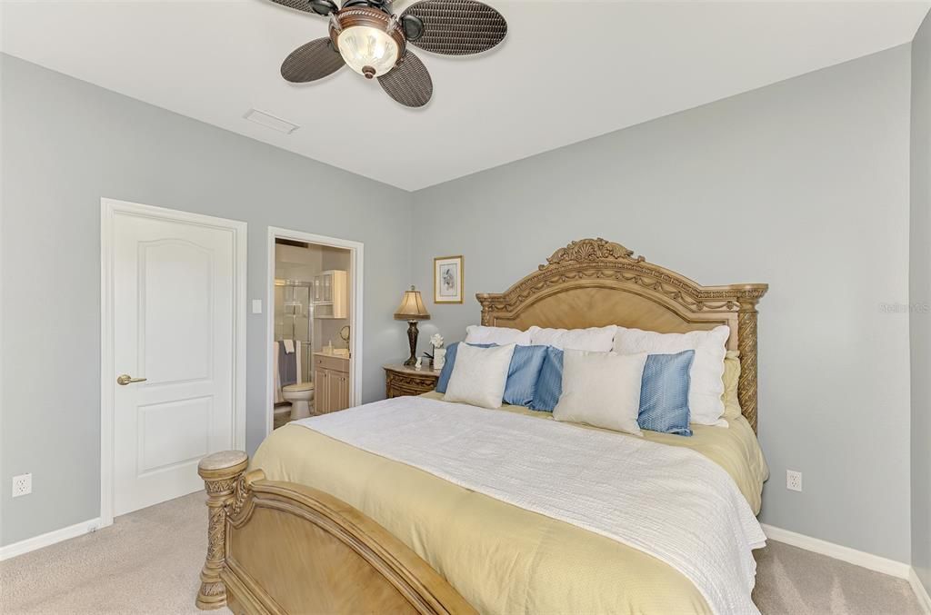 For Sale: $329,000 (2 beds, 2 baths, 1384 Square Feet)