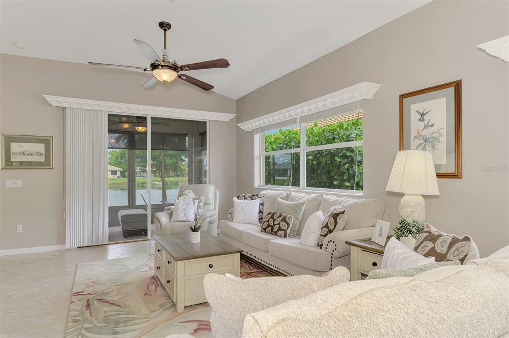 For Sale: $329,000 (2 beds, 2 baths, 1384 Square Feet)