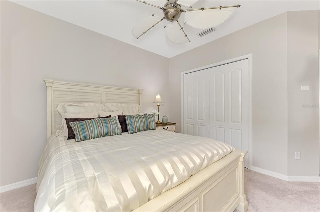 For Sale: $329,000 (2 beds, 2 baths, 1384 Square Feet)