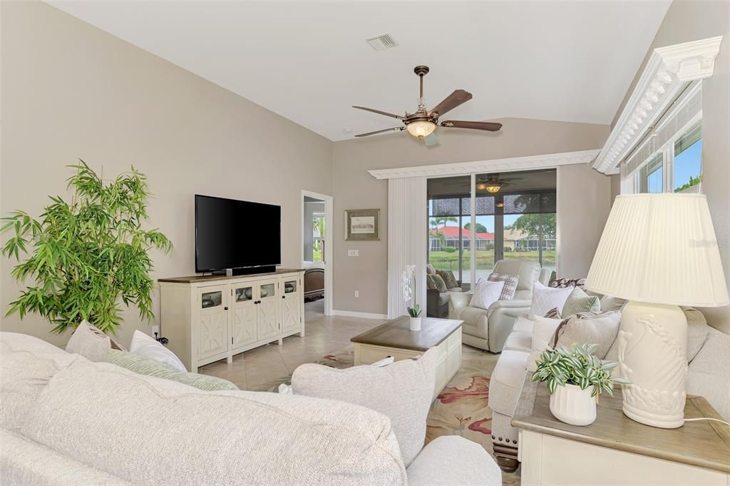 For Sale: $329,000 (2 beds, 2 baths, 1384 Square Feet)