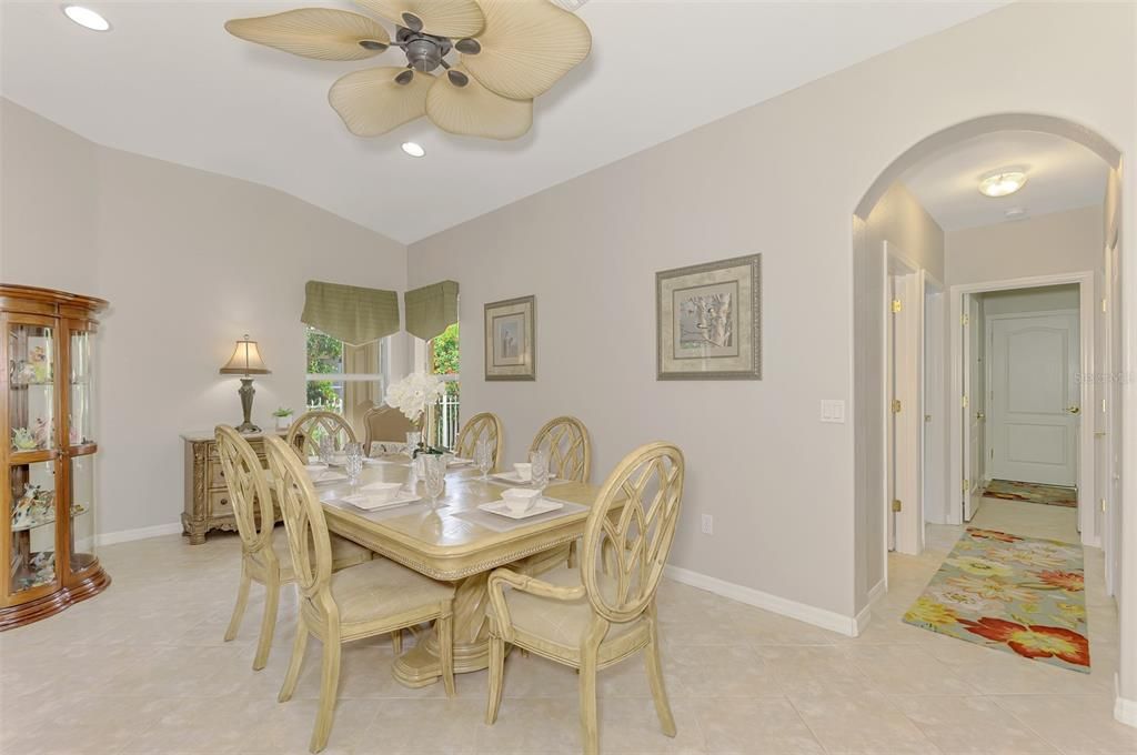 For Sale: $329,000 (2 beds, 2 baths, 1384 Square Feet)