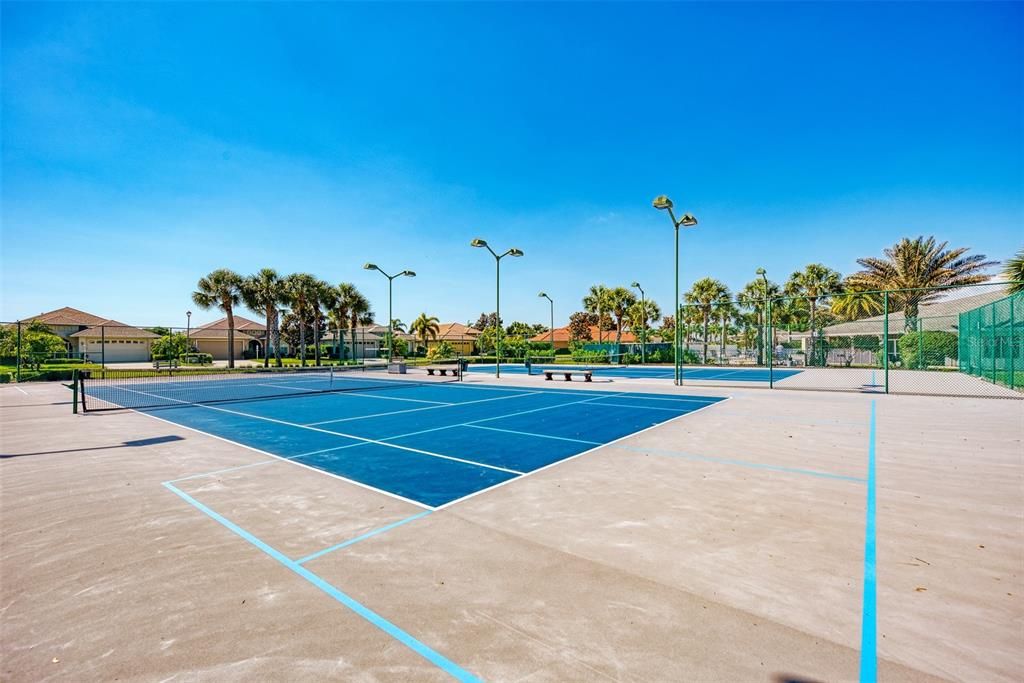For Sale: $329,000 (2 beds, 2 baths, 1384 Square Feet)