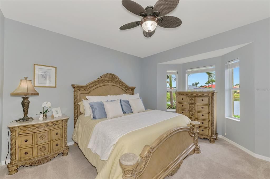 For Sale: $329,000 (2 beds, 2 baths, 1384 Square Feet)