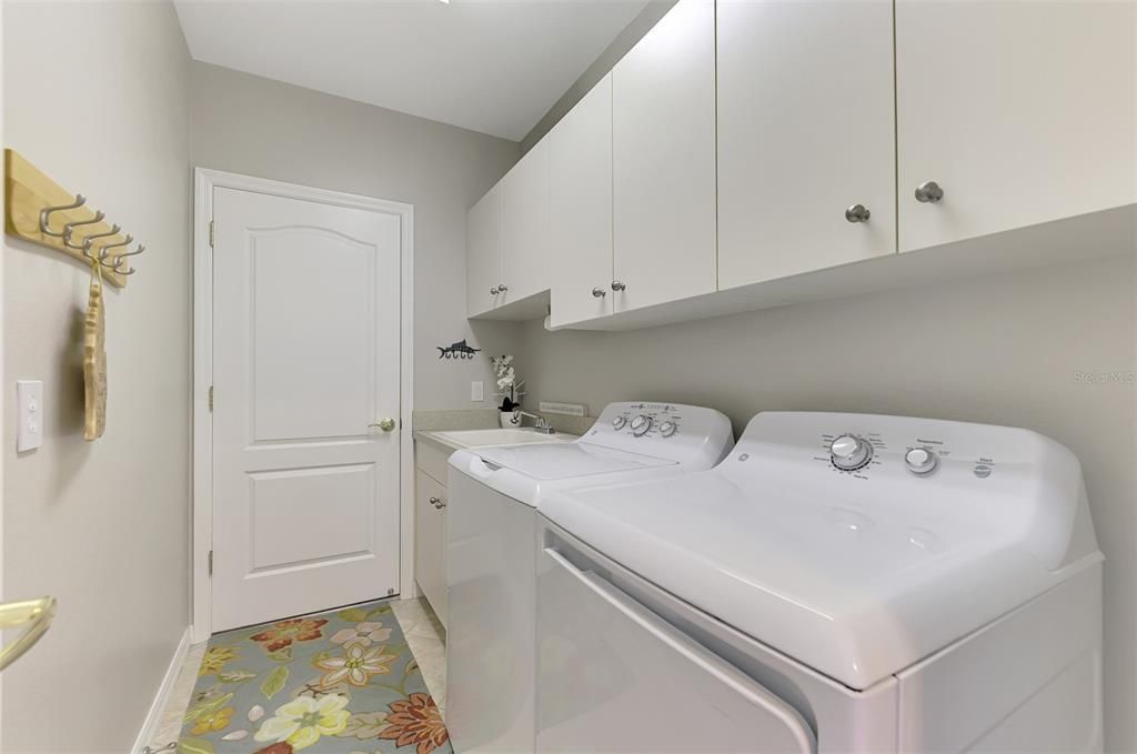 For Sale: $329,000 (2 beds, 2 baths, 1384 Square Feet)